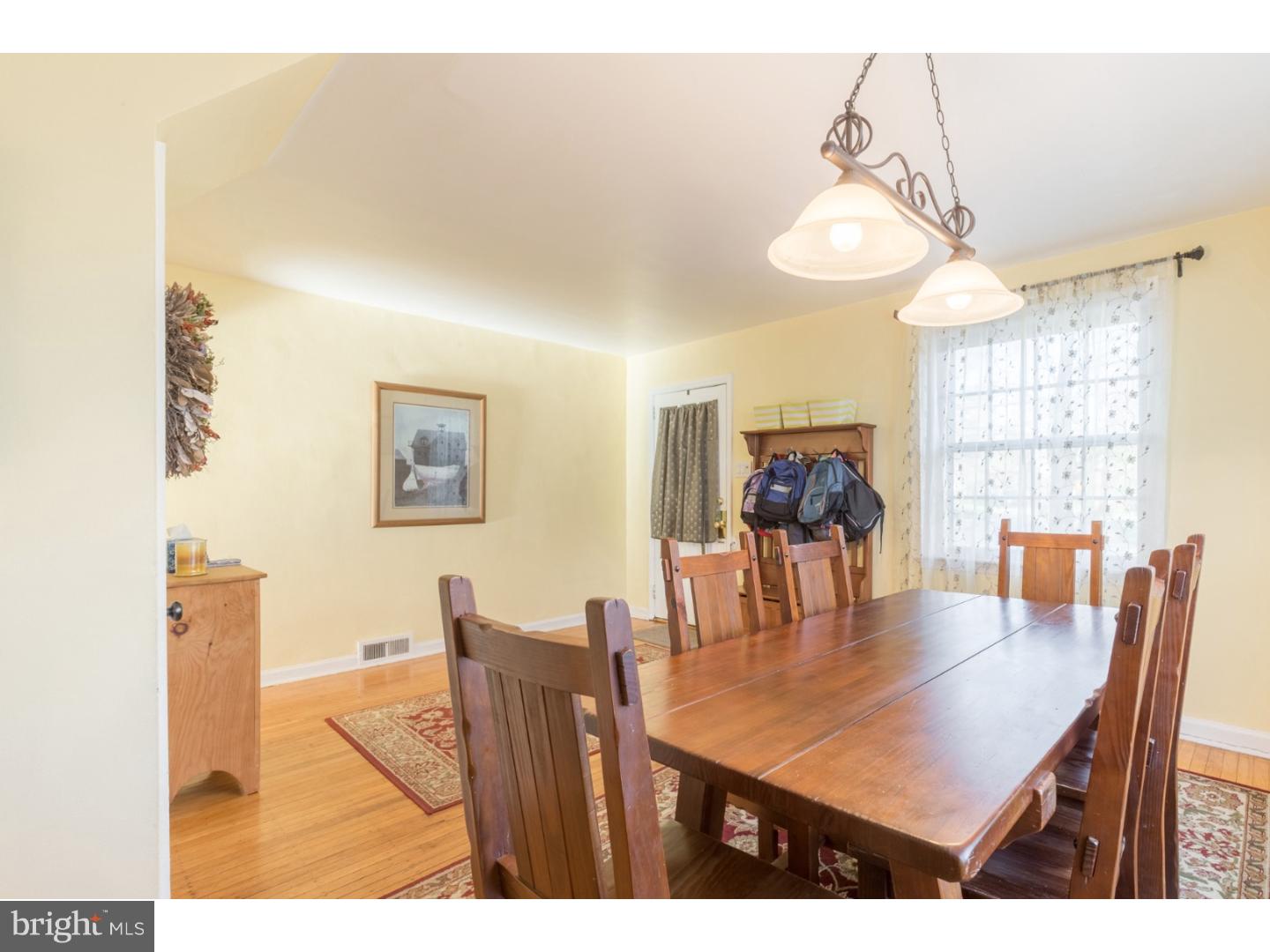 384 Old Eagle School Road Wayne, PA 19087 - Photo 4 of 18 Living Room