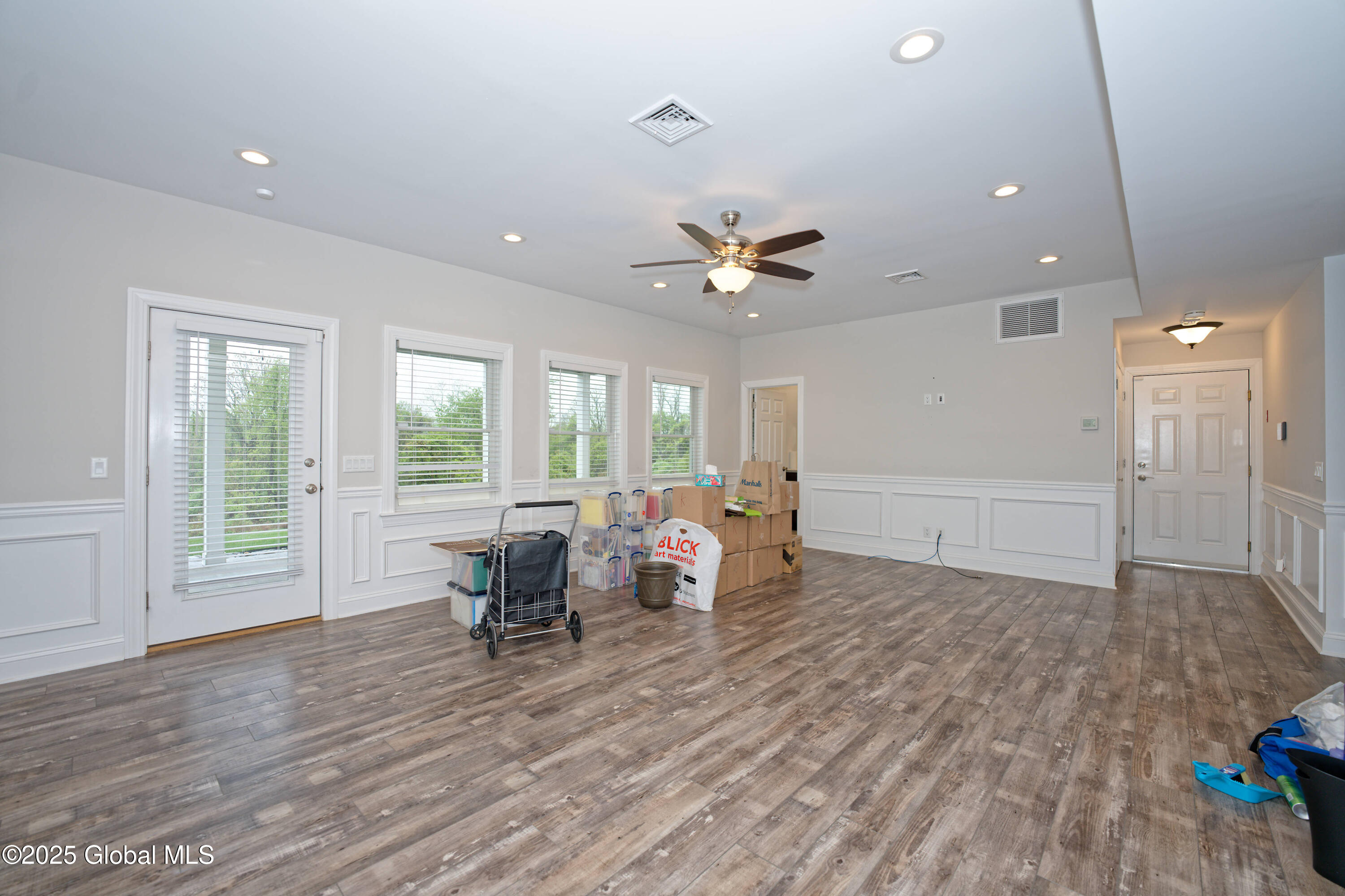 23 Quaker Hill Road Milton, NY 12547 - Photo 16 of 75 3 Livingroom 2