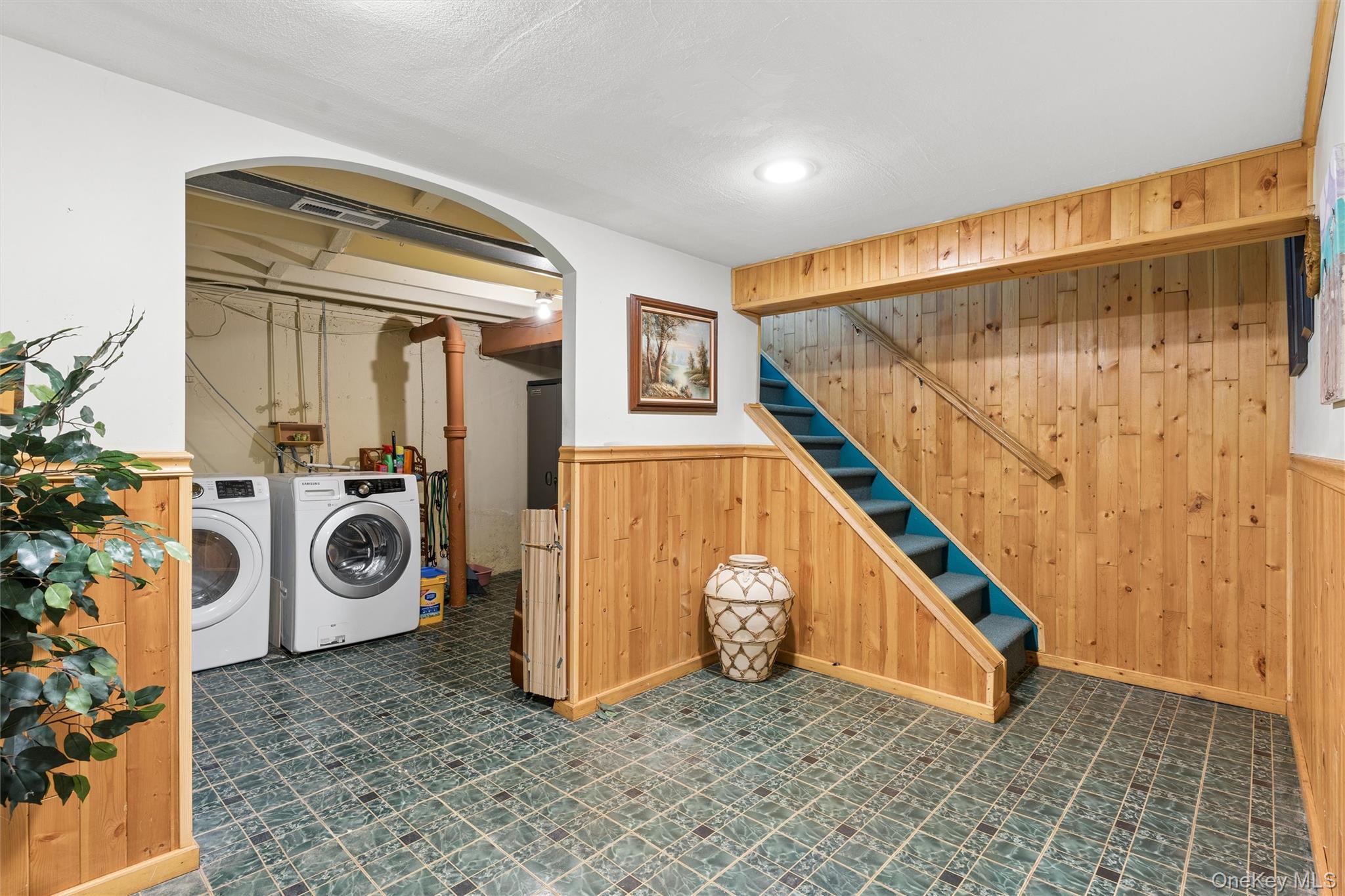 114 Miller Road Hicksville, NY 11801 - Photo 25 of 40