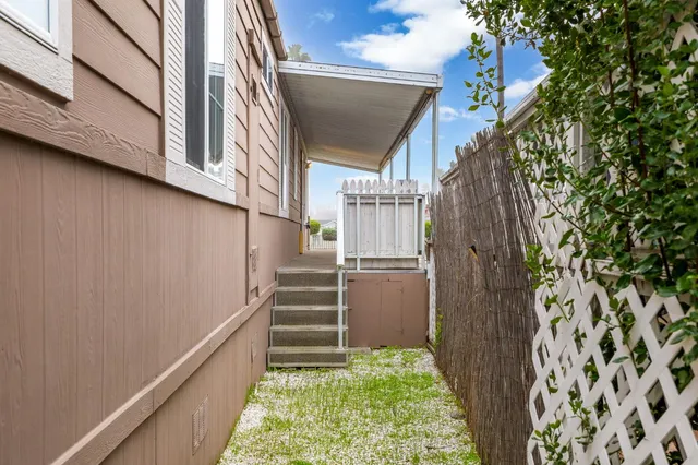 a view of entryway with a front door