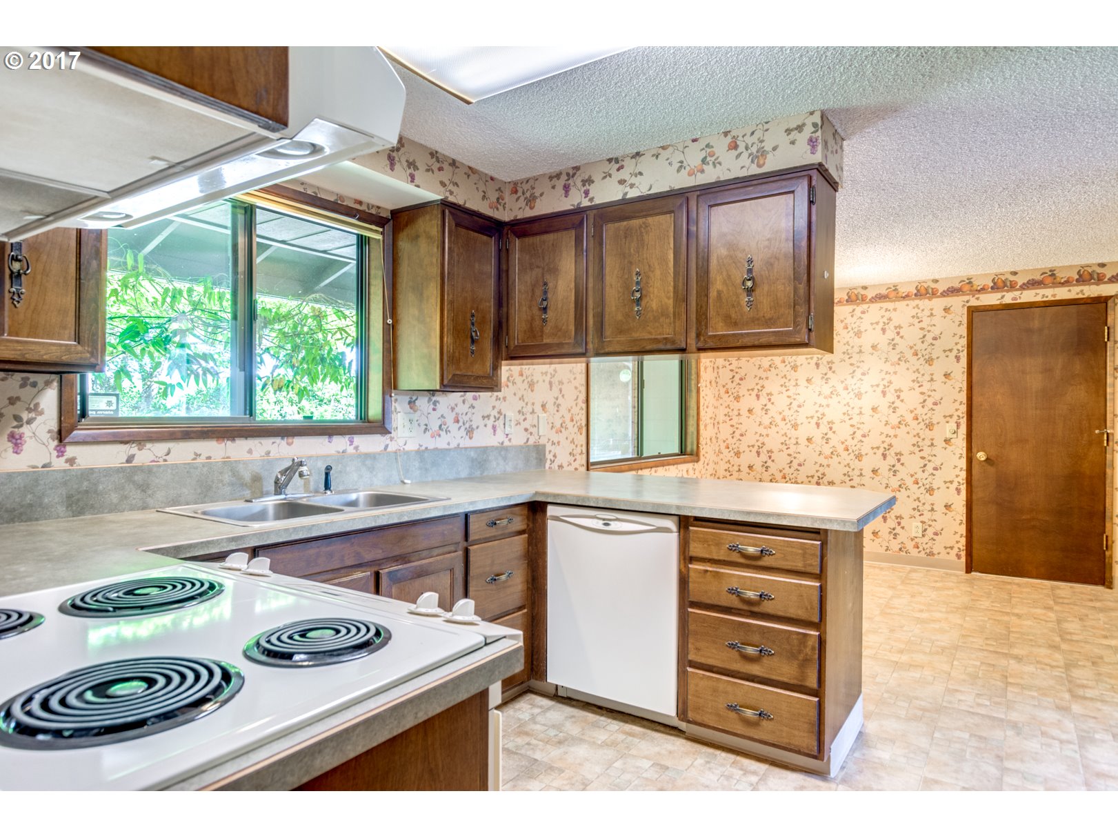 22800 Southwest Chapman Road Sherwood, OR 97140 - Photo 13 of 32 Kitchen/Nook