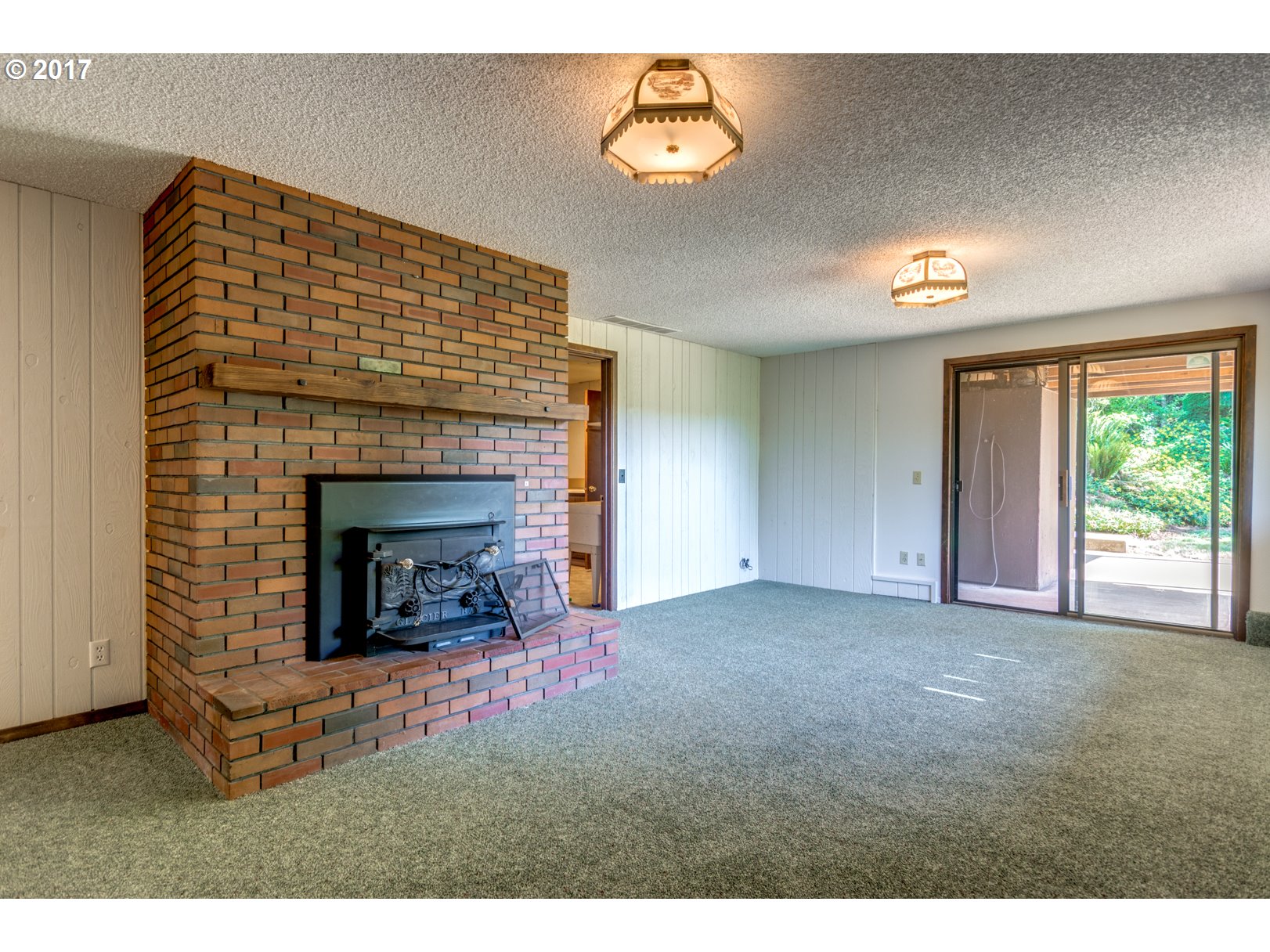 22800 Southwest Chapman Road Sherwood, OR 97140 - Photo 14 of 32 Family Room