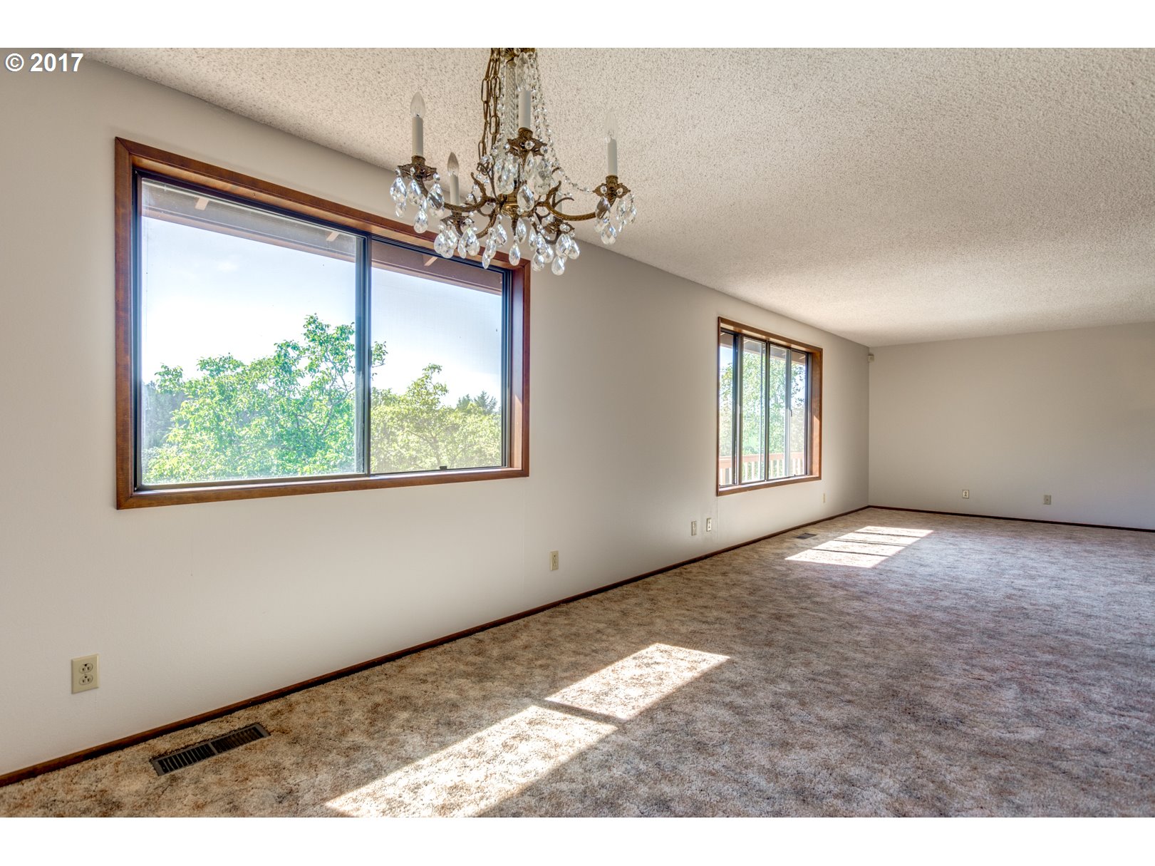 22800 Southwest Chapman Road Sherwood, OR 97140 - Photo 9 of 32 Living Room/Dining Room