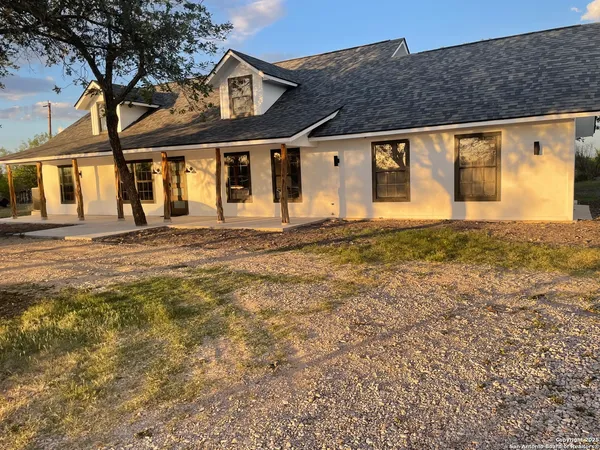 $2,850 | 210 County Road 4643, Hondo, TX 78861