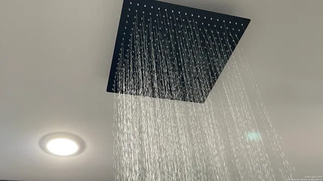 $3,000 | 210 County Road 4643, Hondo, TX 78861