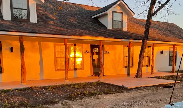 a view of backyard with blue walls