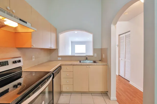 $1,900 | 3504 Briar Bay Boulevard, Unit 205, West Palm Beach, FL 33411