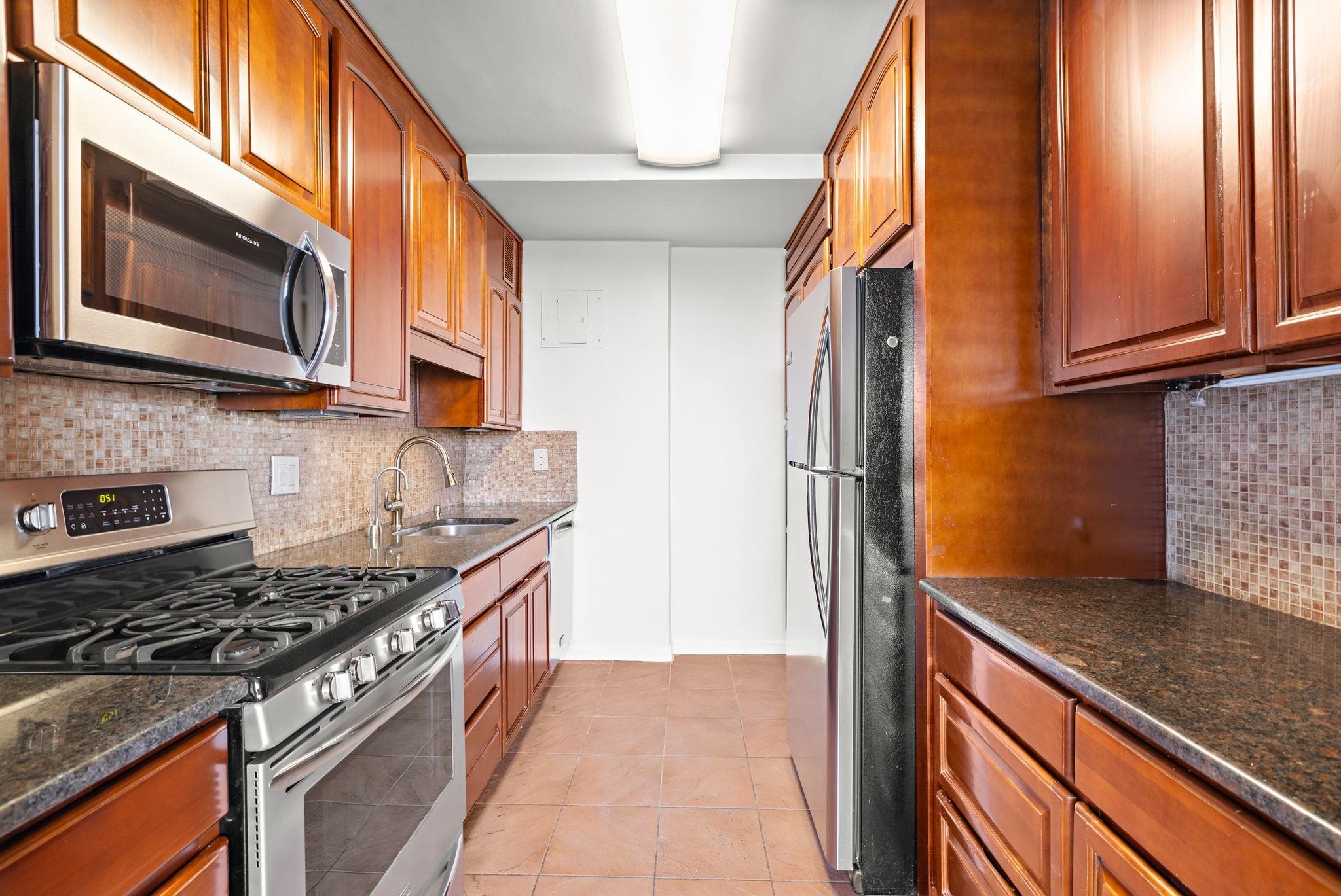 3 Horizon Road, Unit G11 Fort Lee, NJ 07024 - Photo 10 of 25