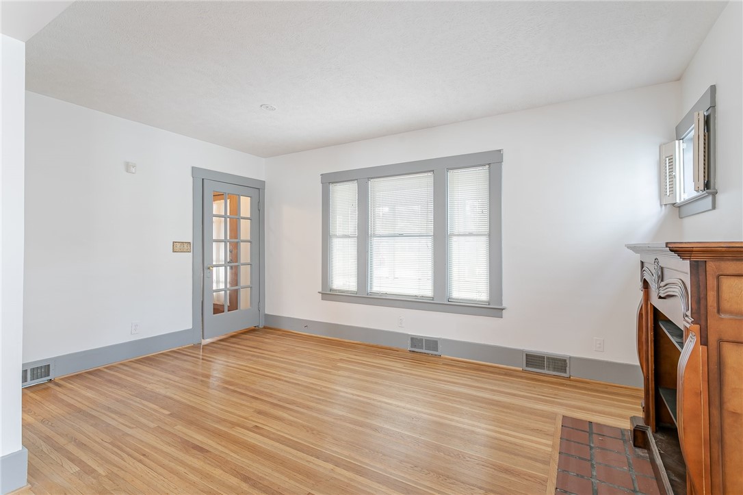 176 Merwin Avenue Rochester, NY 14609 - Photo 5 of 24 Living Room