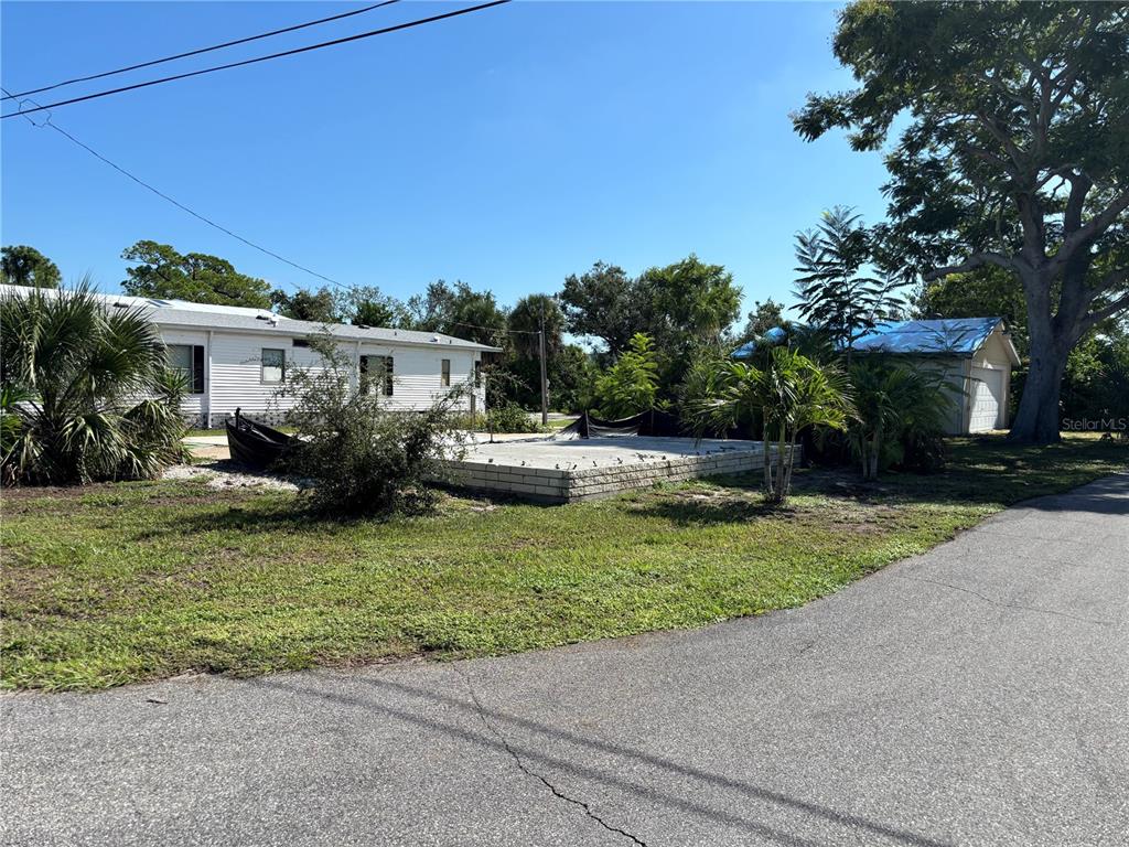 30 Hatchett Creek Road Venice, FL 34285 - Photo 3 of 17 a view of a house with a patio
