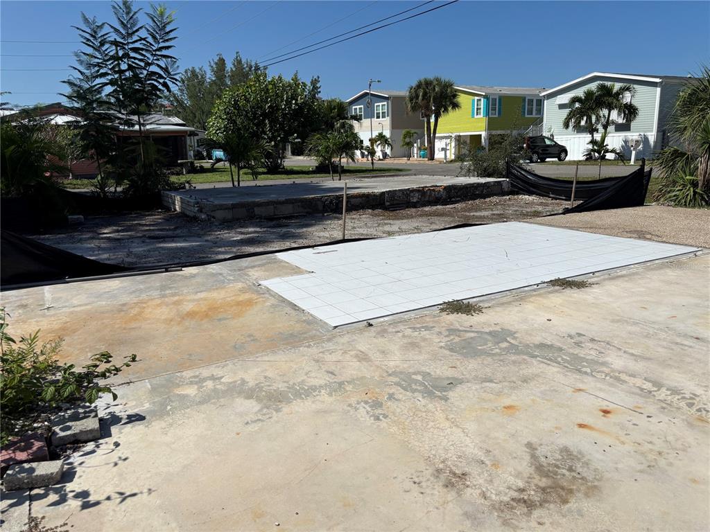 30 Hatchett Creek Road Venice, FL 34285 - Photo 6 of 17 a view of a water fountain in front of a house