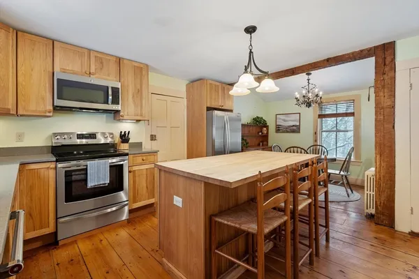 $475,000 | 19 Hubbardston Road, Princeton, MA 01541