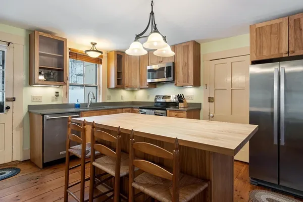 $475,000 | 19 Hubbardston Road, Princeton, MA 01541
