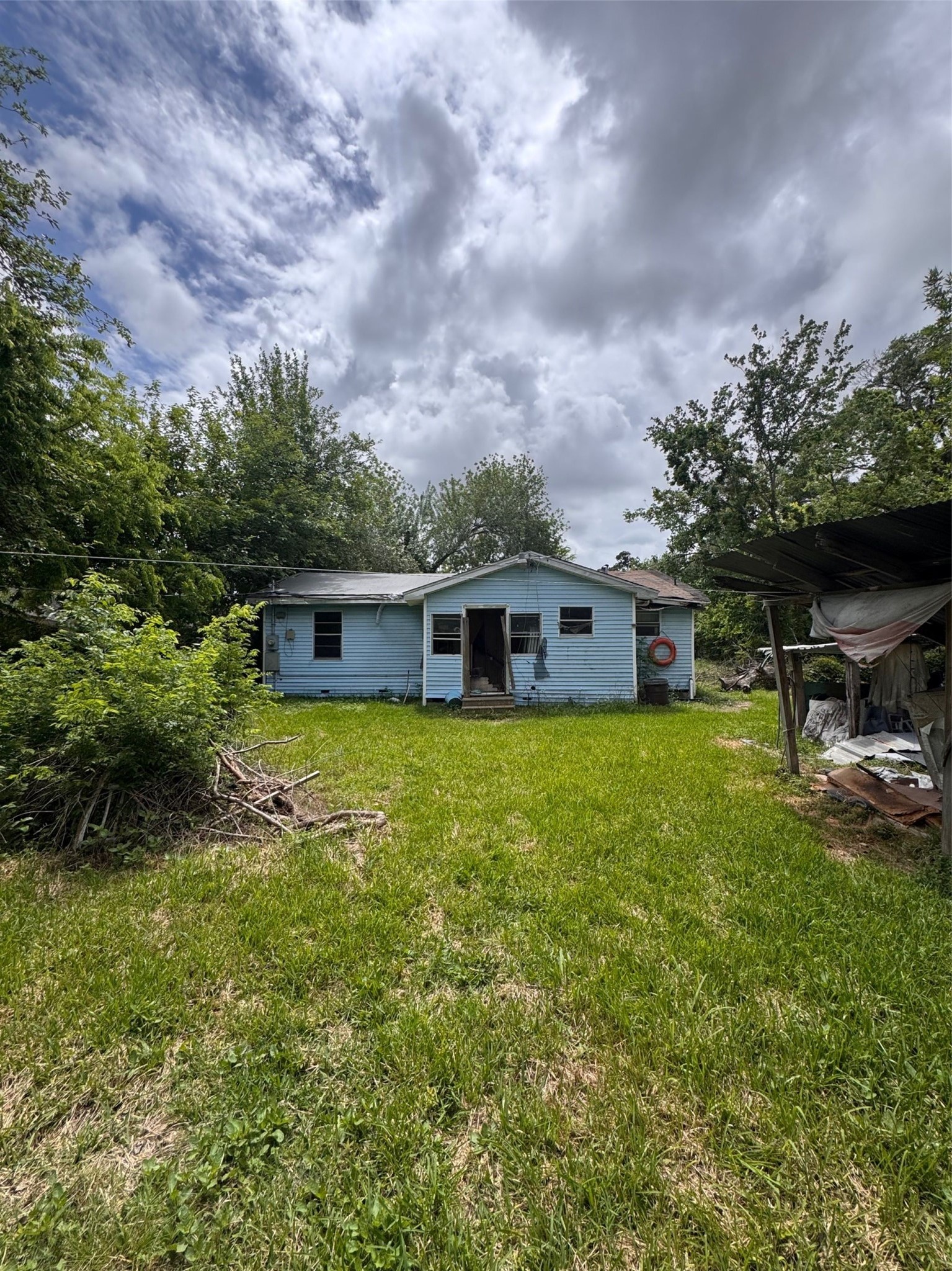 6021 Hertford Street Houston, TX 77048 - Photo 14 of 16 a front view of a house with a garden