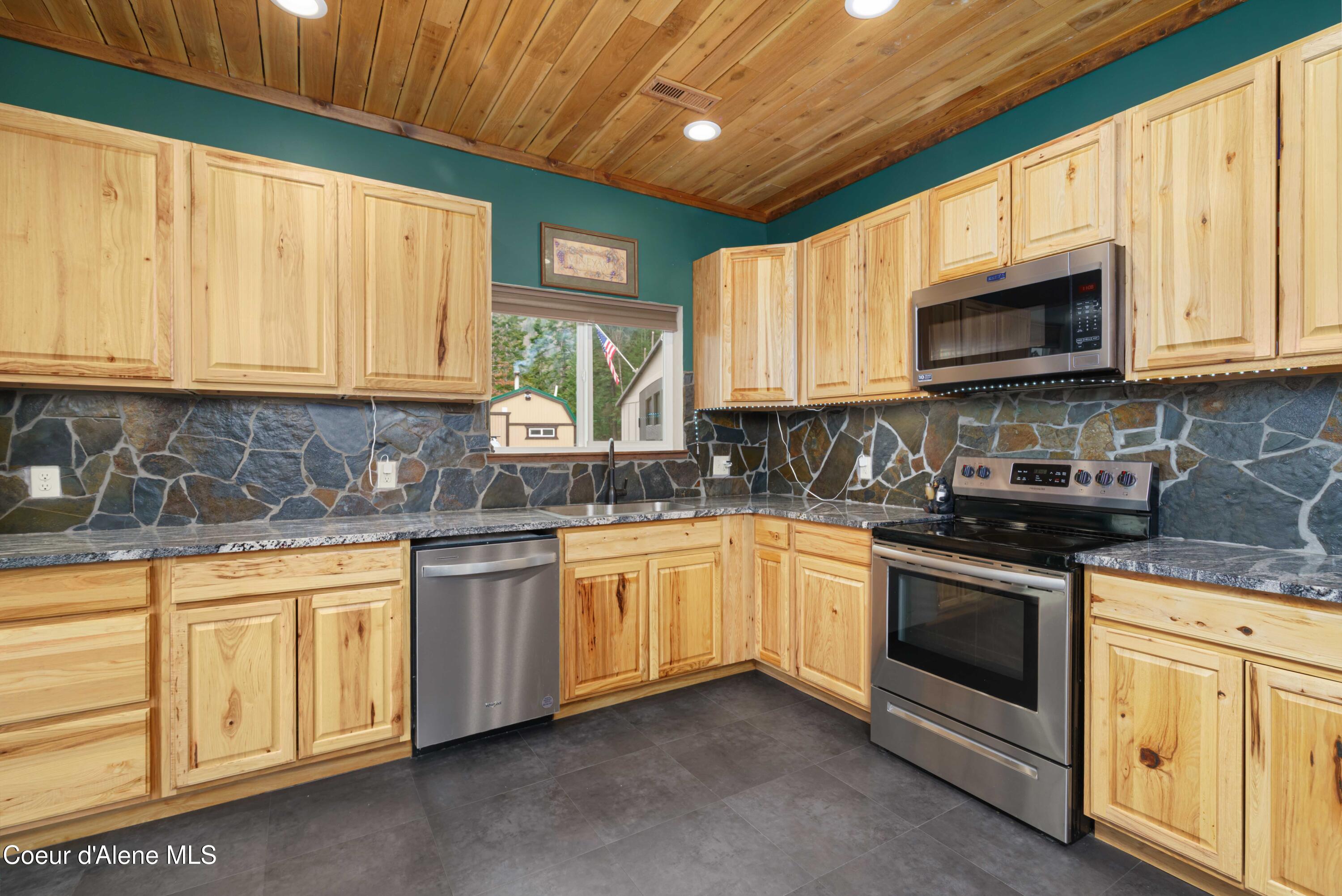 12251 West Blessing Hill Road Post Falls, ID 83854 - Photo 4 of 43 12251WBlessingHlRd.--3