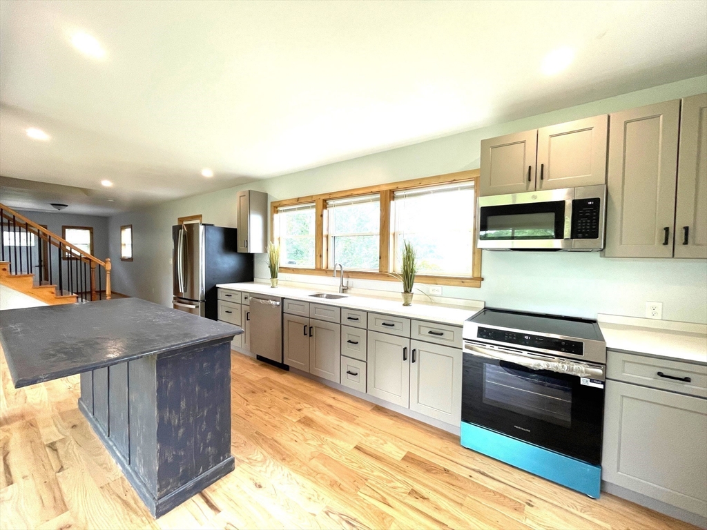 178 Shore Road East Brookfield, MA 01515 - Photo 7 of 24