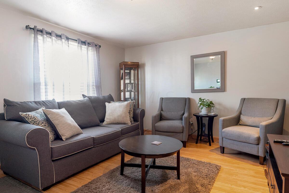 3463 Petzinger Road Columbus, OH 43232 - Photo 4 of 24 Gallery Image 4