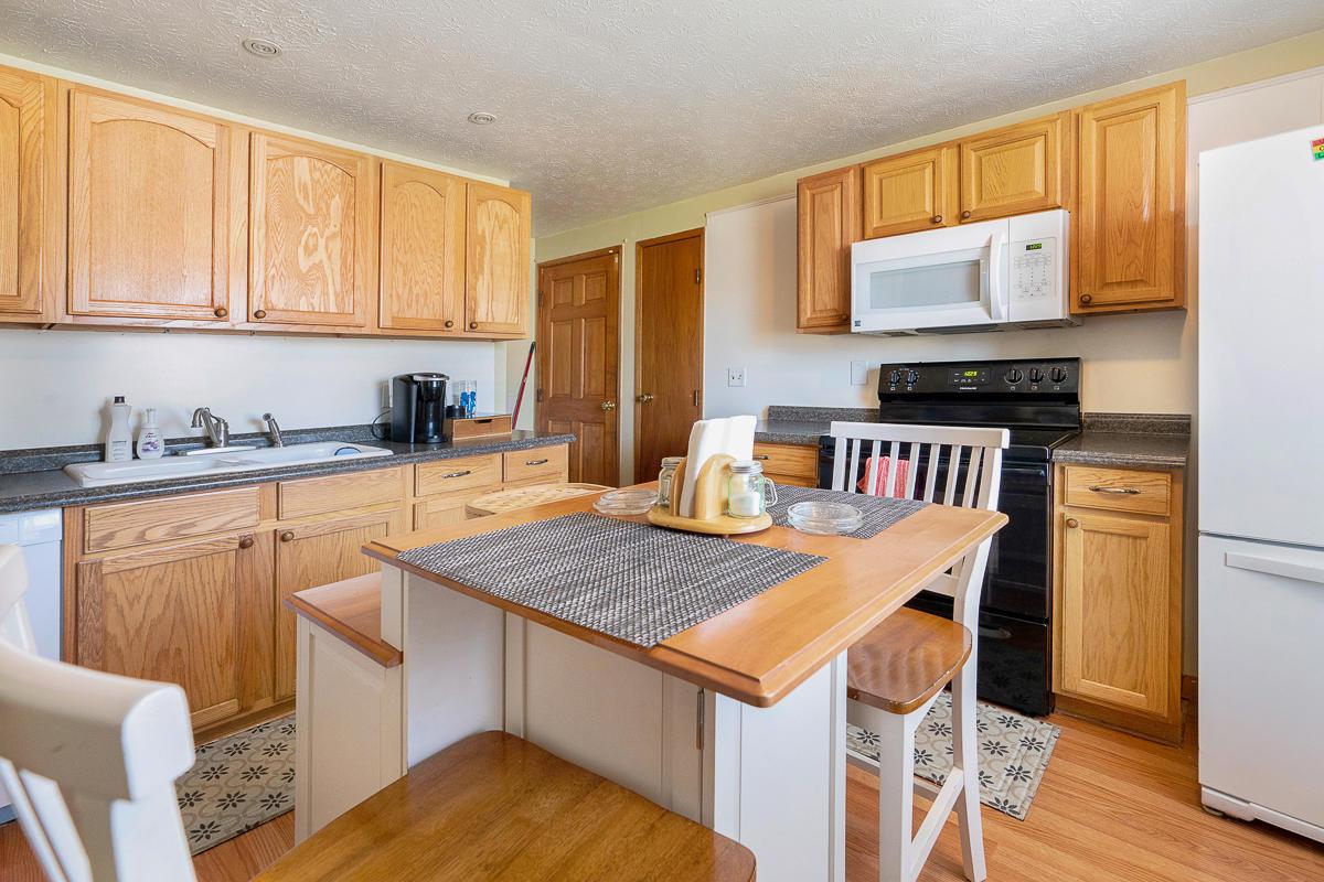 3463 Petzinger Road Columbus, OH 43232 - Photo 8 of 24 Gallery Image 8