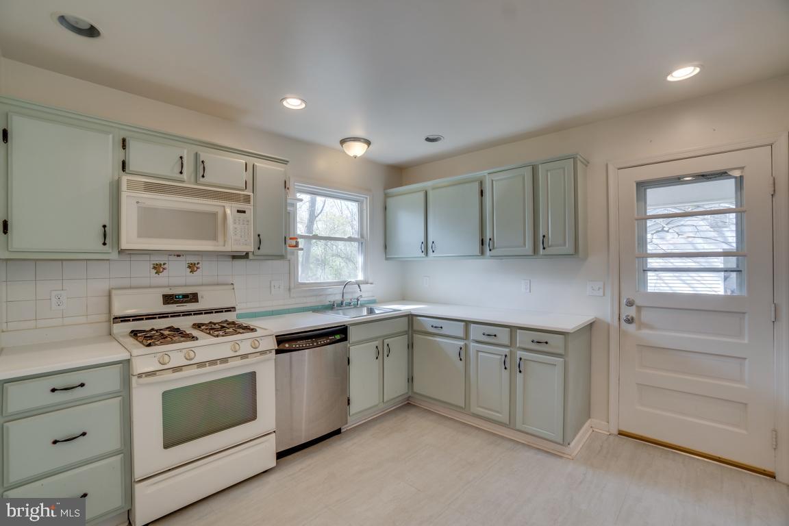 7306 Castle Road Manassas, VA 20109 - Photo 11 of 36 Gallery Image 11