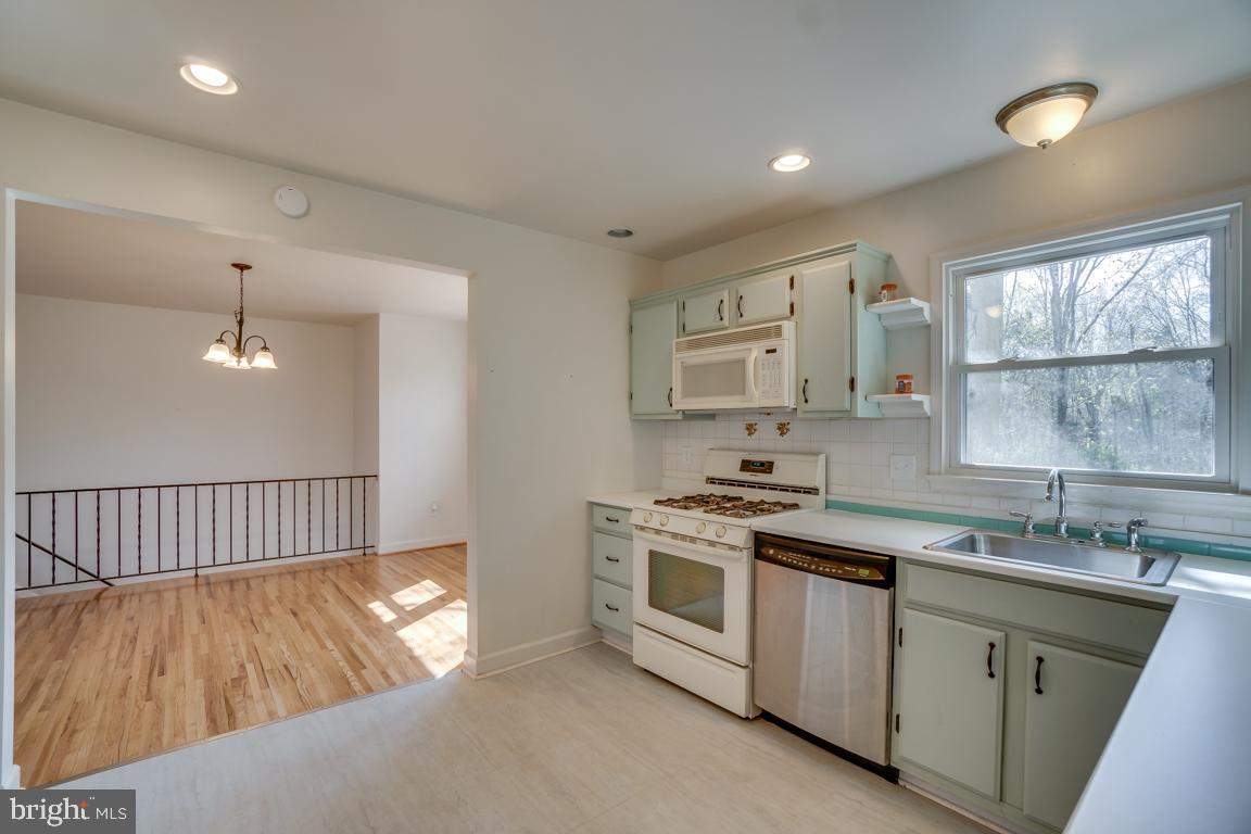 7306 Castle Road Manassas, VA 20109 - Photo 13 of 36 Gallery Image 13