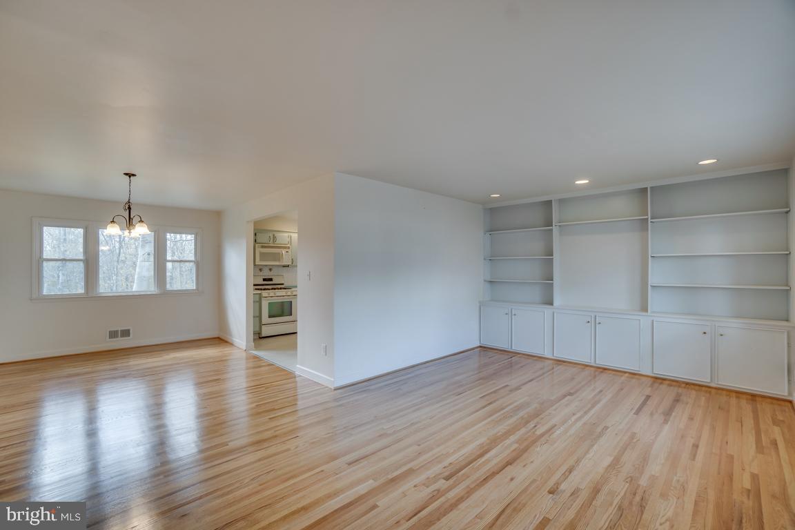 7306 Castle Road Manassas, VA 20109 - Photo 3 of 36 Gallery Image 3