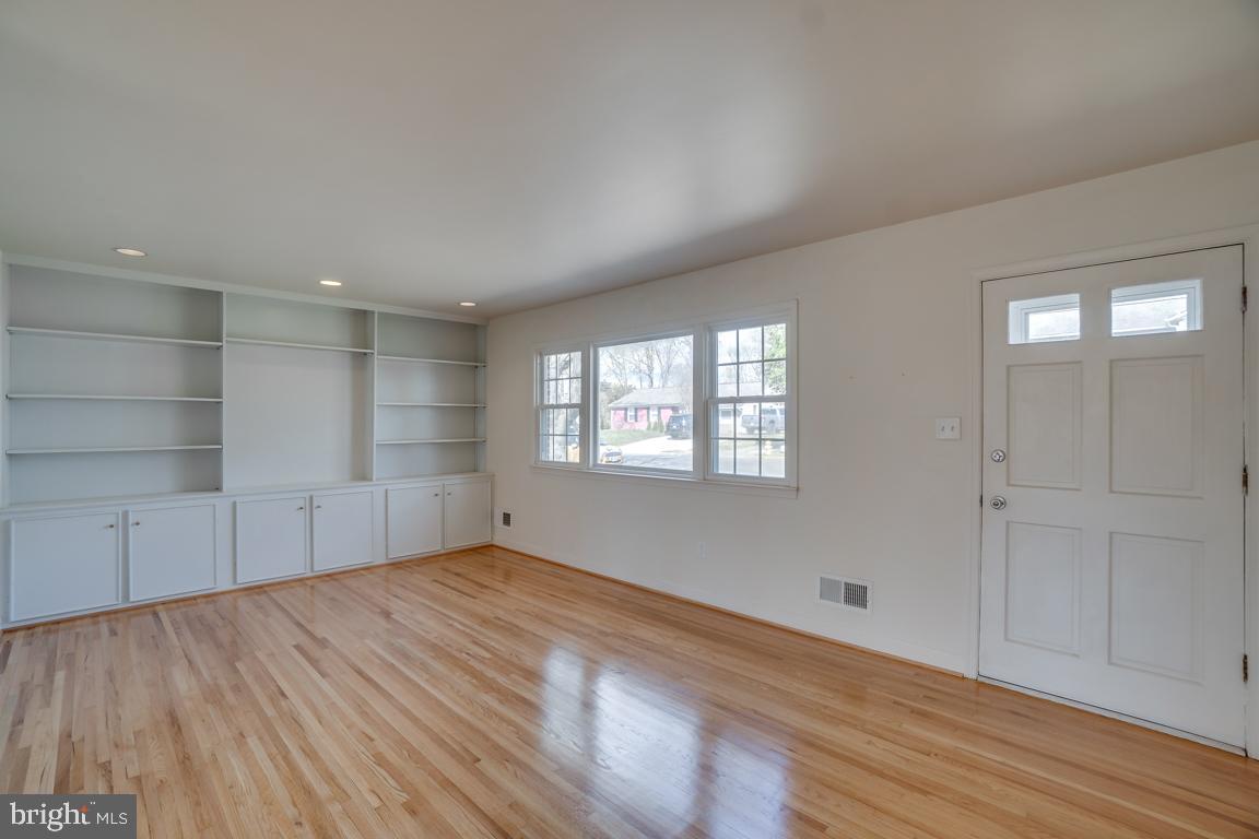 7306 Castle Road Manassas, VA 20109 - Photo 5 of 36 Gallery Image 5