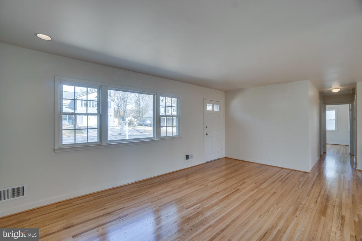 7306 Castle Road Manassas, VA 20109 - Photo 6 of 36 Gallery Image 6