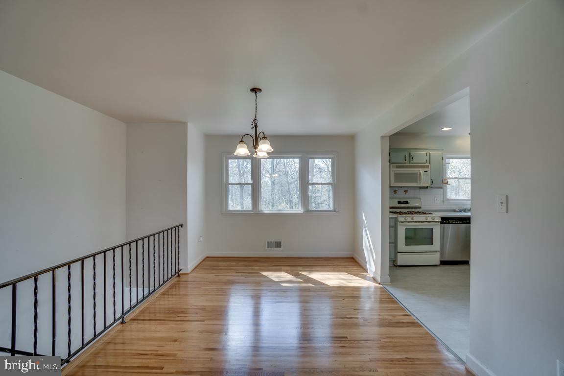 7306 Castle Road Manassas, VA 20109 - Photo 9 of 36 Gallery Image 9