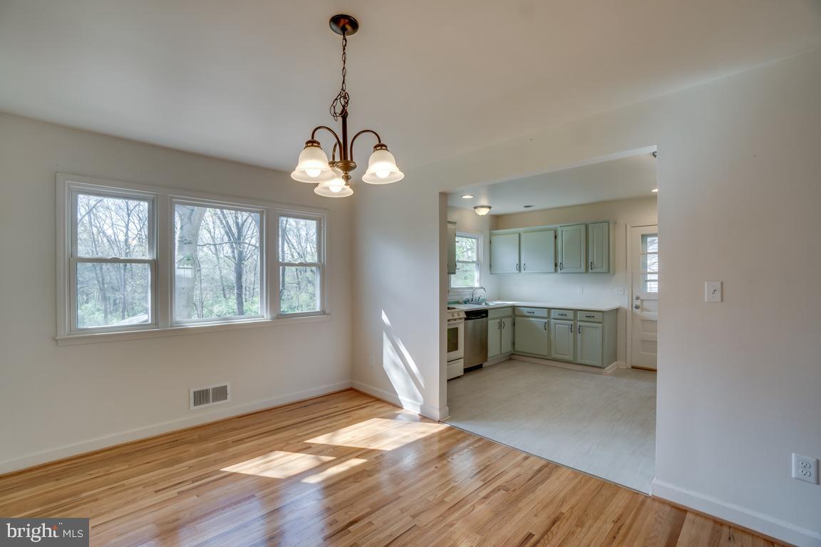 7306 Castle Road Manassas, VA 20109 - Photo 10 of 36 Gallery Image 10