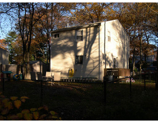 27 Hemlock Road Holbrook, MA 02343 - Photo 3 of 10