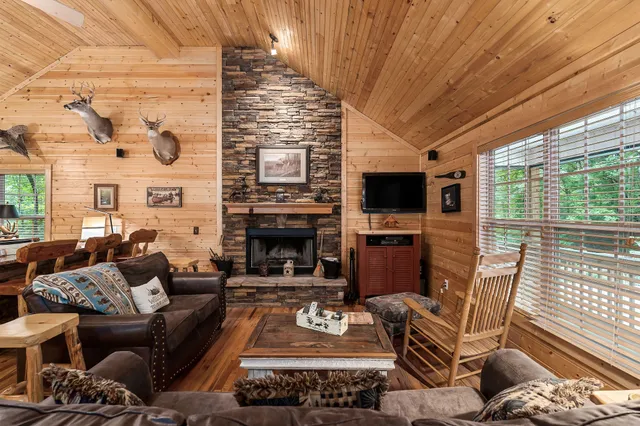 $439,900 | 375 Lakeside Drive, Smithville, TN 37166