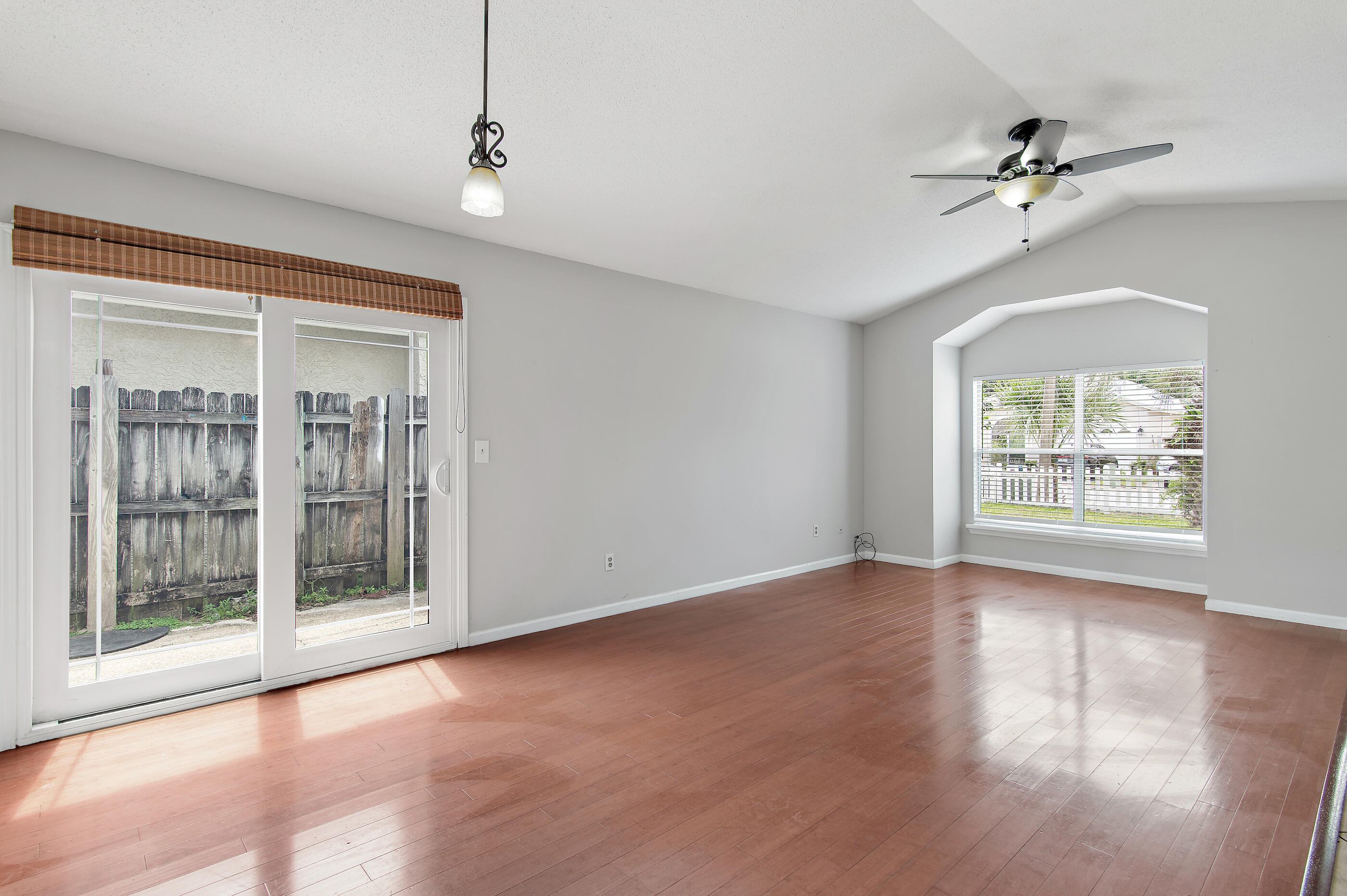 50 Rue D Honfleur Destin, FL 32541 - Photo 4 of 25 Dining/living room
