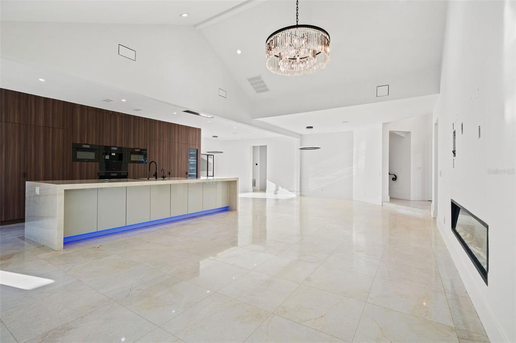 2521 Lake Ellen Drive Tampa, FL 33618 - Photo 5 of 54
