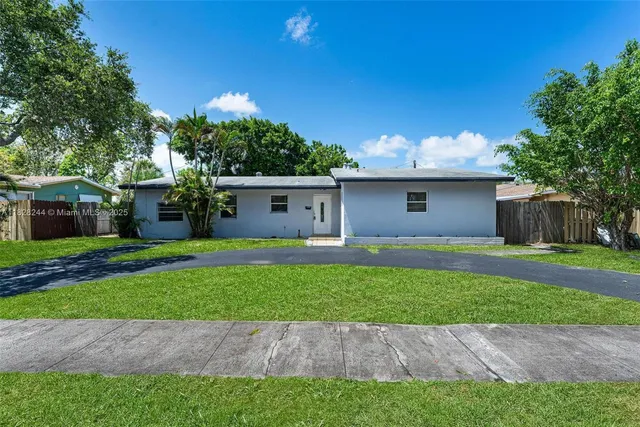 $412,000 | 811 Evergreen Drive, Lake Park, FL 33403