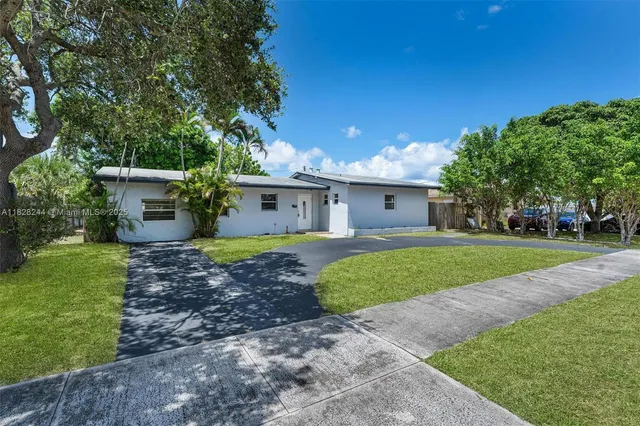 $412,000 | 811 Evergreen Drive, Lake Park, FL 33403