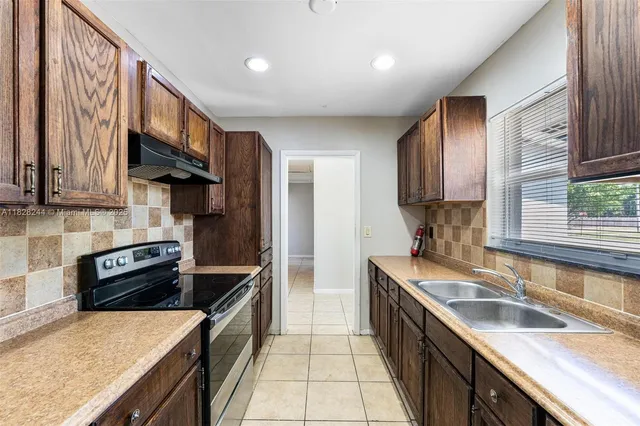 $412,000 | 811 Evergreen Drive, Lake Park, FL 33403