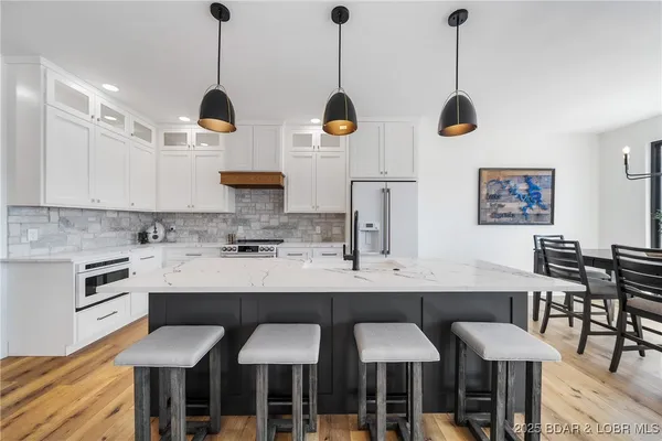 $1,395,000 | 128 Palisades Yacht Clb Drive, Unit 2, Lake Ozark, MO 65049