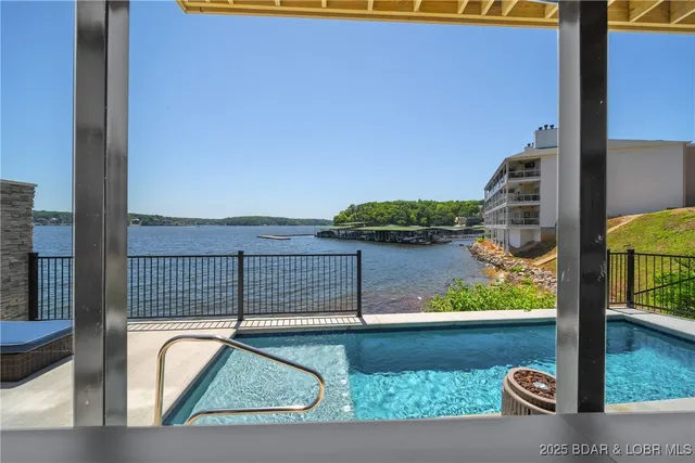 $1,395,000 | 128 Palisades Yacht Clb Drive, Unit 2, Lake Ozark, MO 65049