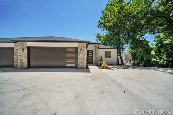 $1,395,000 | 128 Palisades Yacht Clb Drive, Unit 2, Lake Ozark, MO 65049