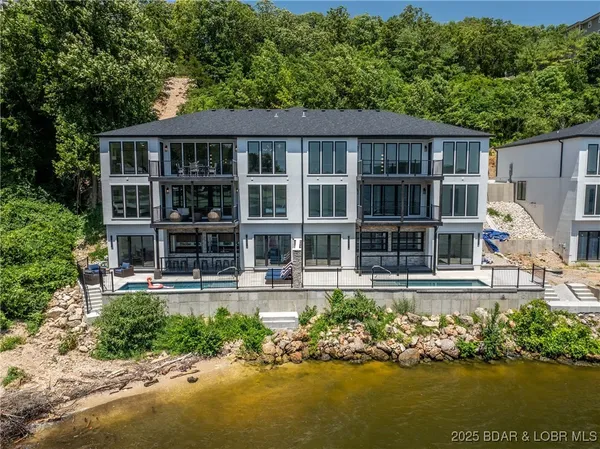 $1,395,000 | 128 Palisades Yacht Clb Drive, Unit 2, Lake Ozark, MO 65049