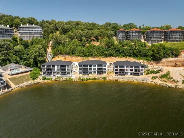 $1,395,000 | 128 Palisades Yacht Clb Drive, Unit 2, Lake Ozark, MO 65049