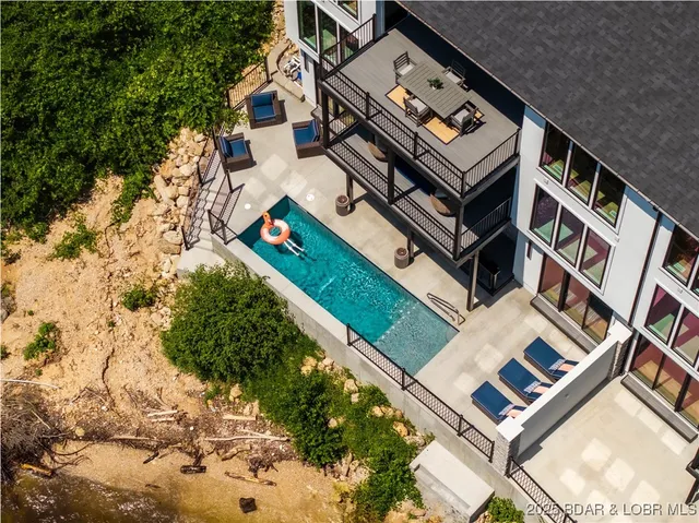 $1,395,000 | 128 Palisades Yacht Clb Drive, Unit 2, Lake Ozark, MO 65049