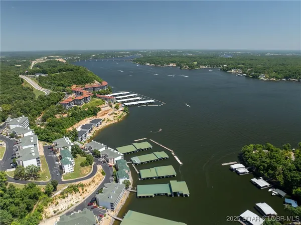 $1,395,000 | 128 Palisades Yacht Clb Drive, Unit 2, Lake Ozark, MO 65049