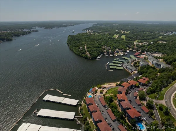 $1,395,000 | 128 Palisades Yacht Clb Drive, Unit 2, Lake Ozark, MO 65049