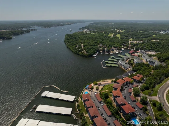 $1,395,000 | 128 Palisades Yacht Clb Drive, Unit 2, Lake Ozark, MO 65049