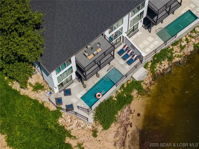 $1,395,000 | 128 Palisades Yacht Clb Drive, Unit 2, Lake Ozark, MO 65049