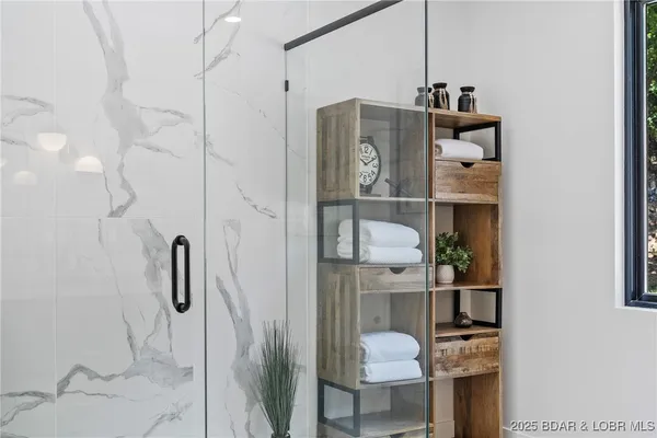 $1,395,000 | 128 Palisades Yacht Clb Drive, Unit 2, Lake Ozark, MO 65049