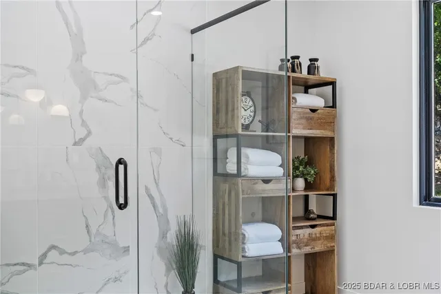 $1,395,000 | 128 Palisades Yacht Clb Drive, Unit 2, Lake Ozark, MO 65049