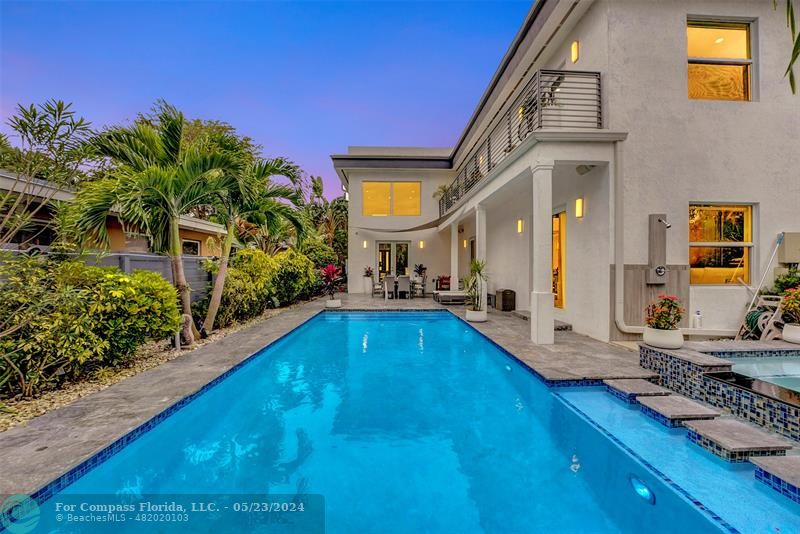 2502 Northeast 6th Ave