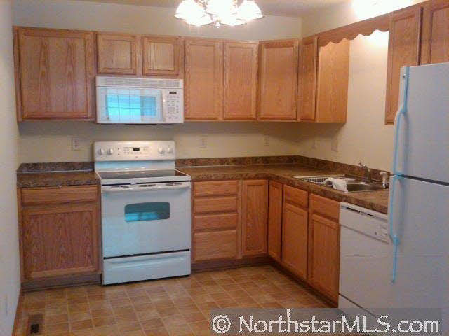 1567 County Rd D East, Unit H Maplewood, MN 55109 - Photo 2 of 8 Gallery Image 2